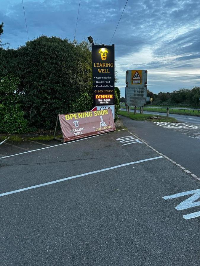 Leaking Well, Dunhampton Hotell Stourport Exteriör bild